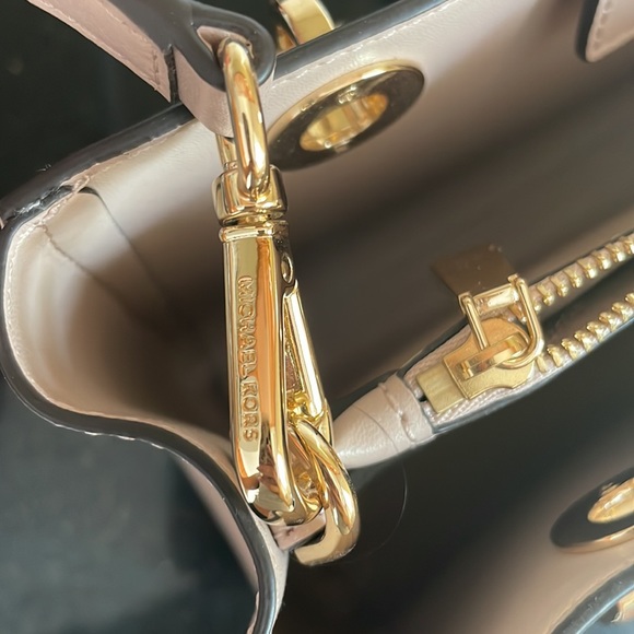 Blush Pink Michael Kors Handbag - Picture 3 of 5